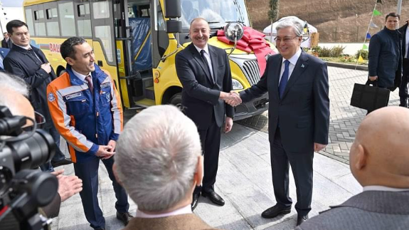L’autobus scolaire Yutong a été offert à l’Azerbaïdjan en tant que cadeau d’État