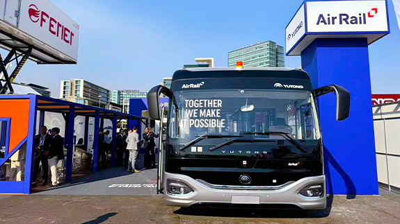 L'avenir de navette aéroportuaire : Électrique contre Thermique