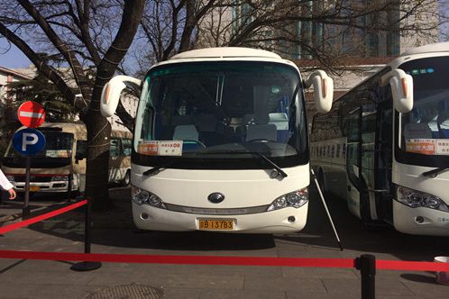Service continuel de 11 ans - Yutong supporte du coeur et de lame les sessions annuelles de l’APN et de la CCPPC