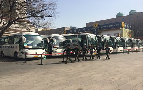 Service continuel de 11 ans - Yutong supporte du coeur et de lame les sessions annuelles de l’APN et de la CCPPC