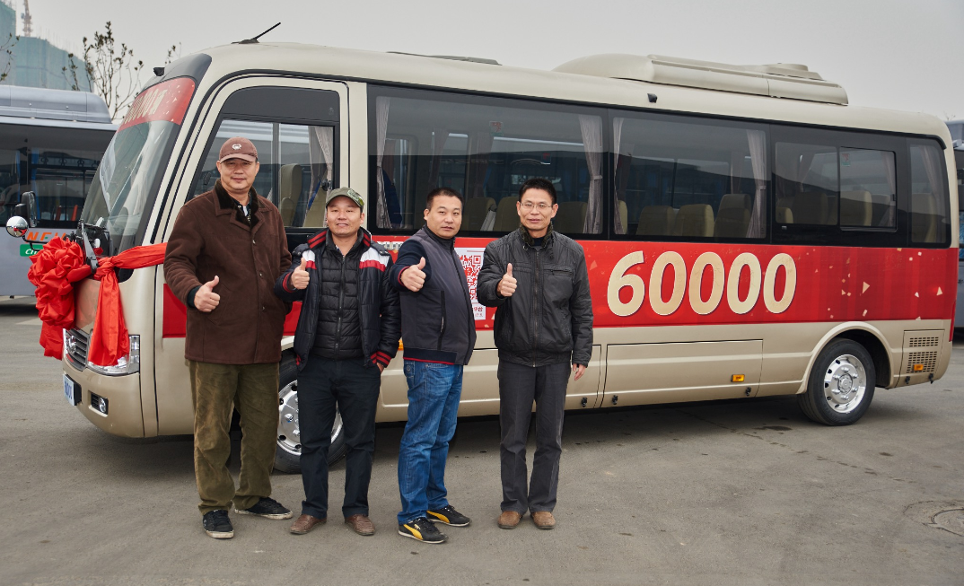 60 000 e Bus de YUTONG Sortant de la Cha&amp;amp;amp;icirc;ne en 2014  Un Nouveau Sommet de l’Industrie de l’Autobus chinoise