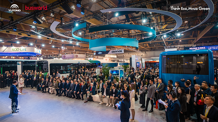Yutong présente la technologie EV Long-Life à Busworld Europe 2025 et est récompensé par sept prix majeurs