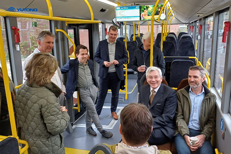 Dabord neuf , électrique Les bus U-OV inspectés