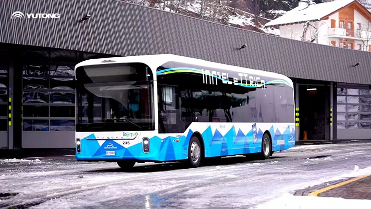 Rendez-vous avec la glace et la neige, voyager ensemble grâce à la mobilité verte !  68 bus Yutong assurent le transport pour lévénement de sports dhiver à Milan