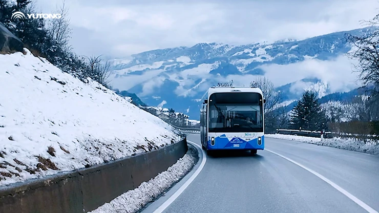 Rendez-vous avec la glace et la neige, voyager ensemble grâce à la mobilité verte !  68 bus Yutong assurent le transport pour lévénement de sports dhiver à Milan