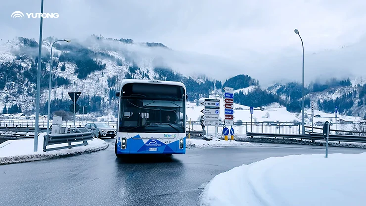 Rendez-vous avec la glace et la neige, voyager ensemble grâce à la mobilité verte !  68 bus Yutong assurent le transport pour lévénement de sports dhiver à Milan