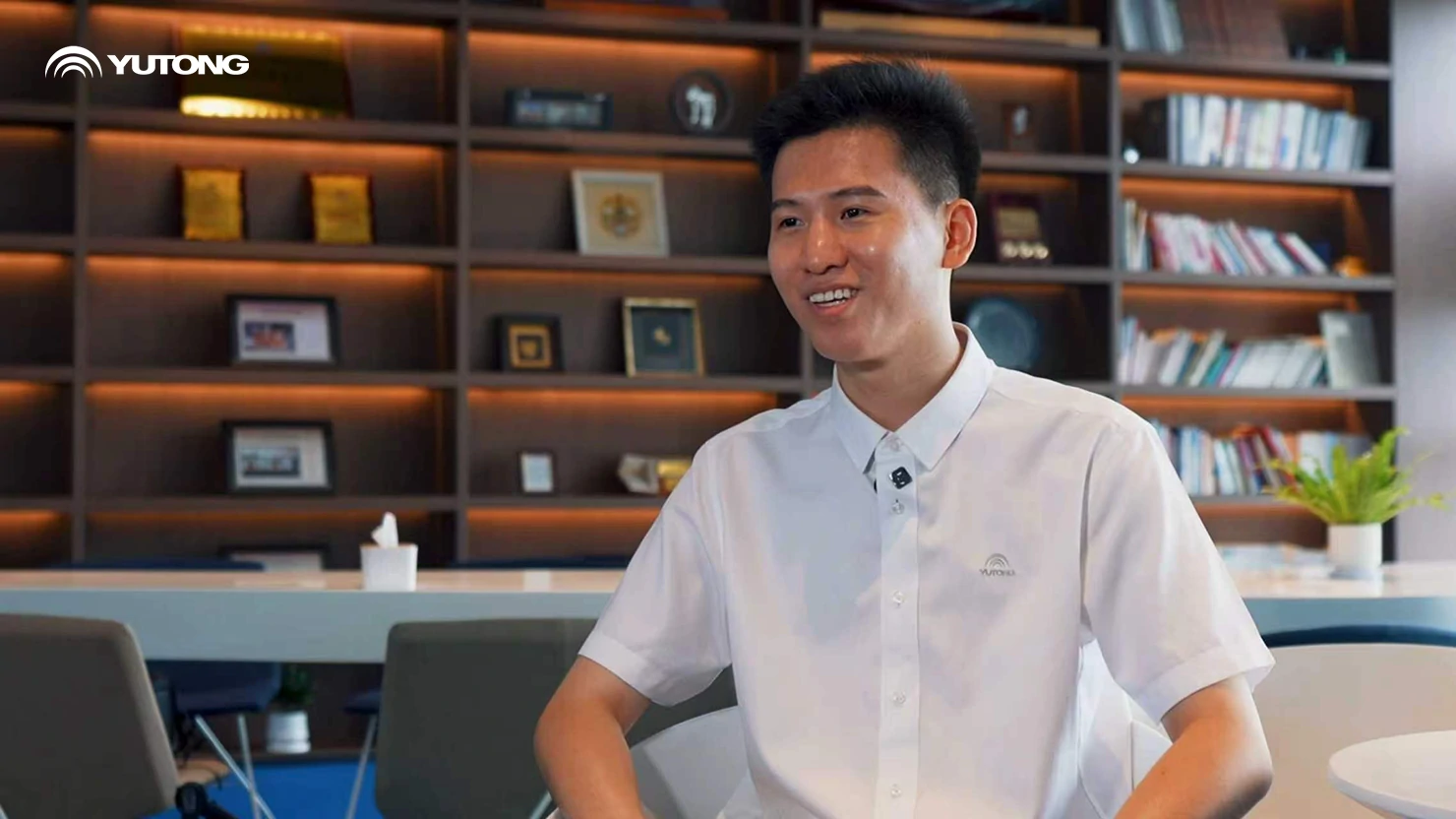 Réunis chez Yutong, connectant le monde, les employés à travers le monde évoluent ensemble avec Yutong Réunis chez Yutong, connectant le monde, les employés à travers le monde évoluent ensemble avec Yutong