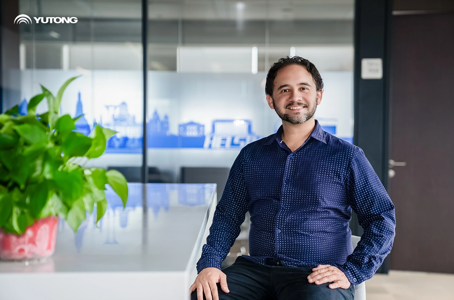 Réunis chez Yutong, connectant le monde, les employés à travers le monde évoluent ensemble avec Yutong Réunis chez Yutong, connectant le monde, les employés à travers le monde évoluent ensemble avec Yutong