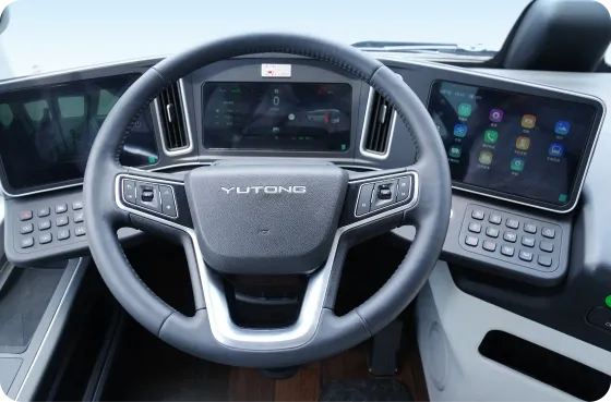 TLe système de cockpit intelligent hautement intégré de Yutong (tableau de bord
                                    central de 10,25 pouces + écran de commande central latéral droit de 10,1 pouces)
