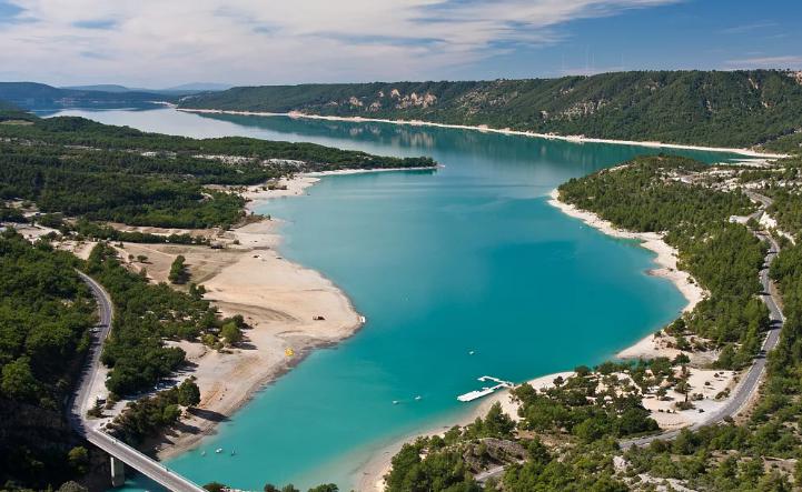 Lancement de la première ligne interurbaine des autocars 100 % électriques en Europe. L’autocar purement électrique de Yutong entre en Provence, France