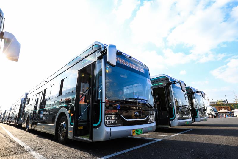 Les bus Yutong desservent l’Expo dImportation International de Chine 2019