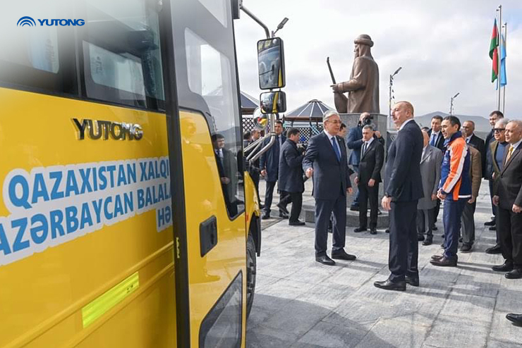 L’autobus scolaire Yutong a été offert à l’Azerbaïdjan en tant que cadeau d’État