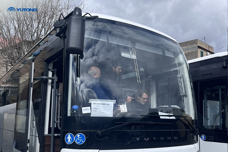 Autocars électriques Yutong livrés en Italie
