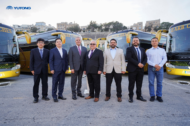 Cérémonie de livraison de l’autocar électrique Yutong ICE12 à Malte