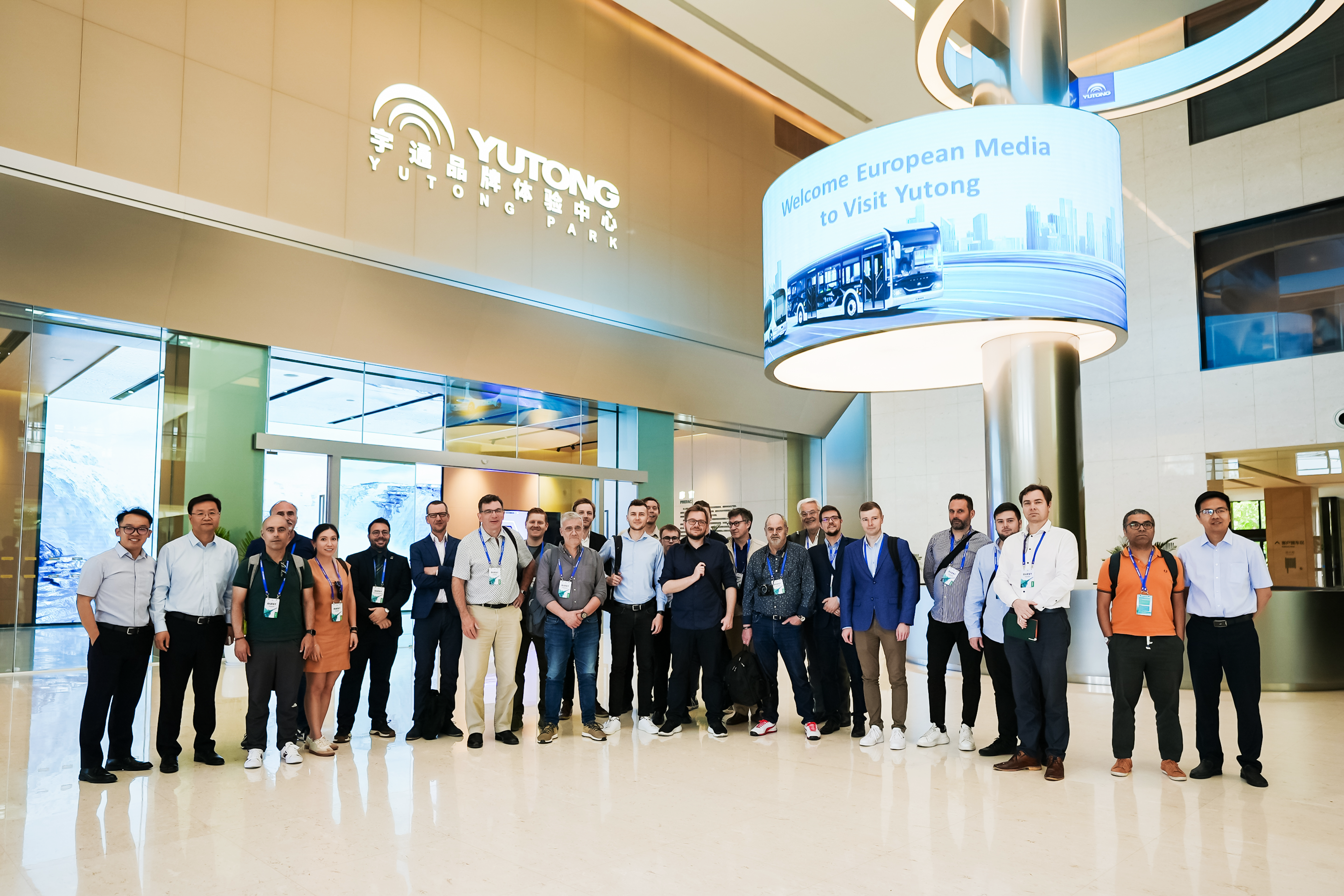 Une Exploration Captivante : Plus de 20 Médias Européens Plongent dans lExcellence Technologique de Yutong en Chine