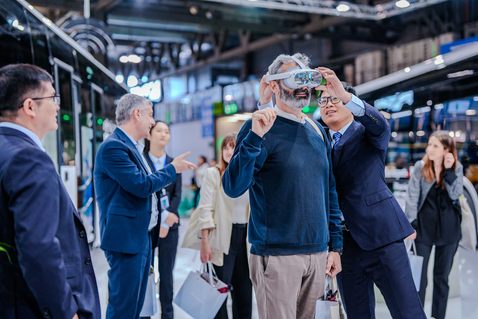 Sécurité et fiabilité, Yutong fait ses débuts au salon des transports de Milan NME, à la tête des beaux voyages du monde !