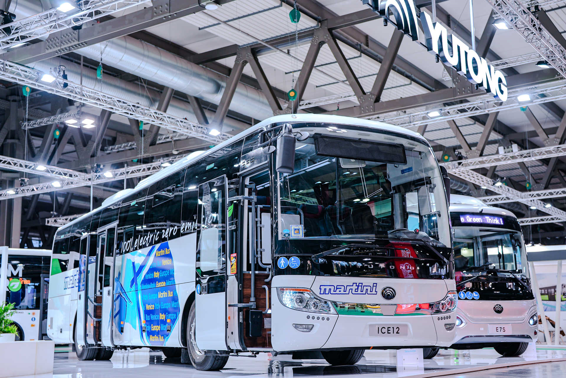 Sécurité et fiabilité, Yutong fait ses débuts au salon des transports de Milan NME, à la tête des beaux voyages du monde !